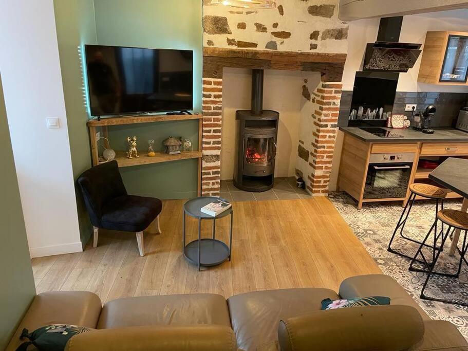 Maison De Village Avec Vue 4/5 Personnes Lou Rouchou Voutezac ภายนอก รูปภาพ